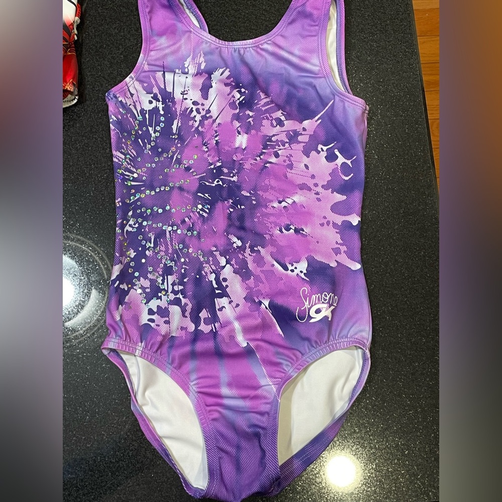 EUC CL GK Simone Biles Leo (8-10)